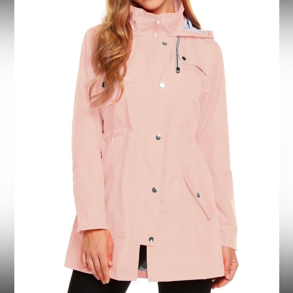 Lightweight hooded active rain jacket 🧥